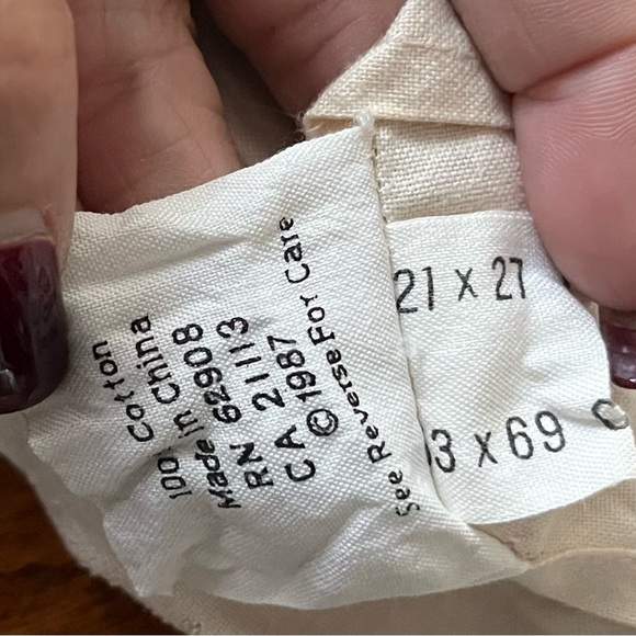 Vintage 1987 Queen Size Quilt and Two Matching Pillow Shams - Picture 9 of 9